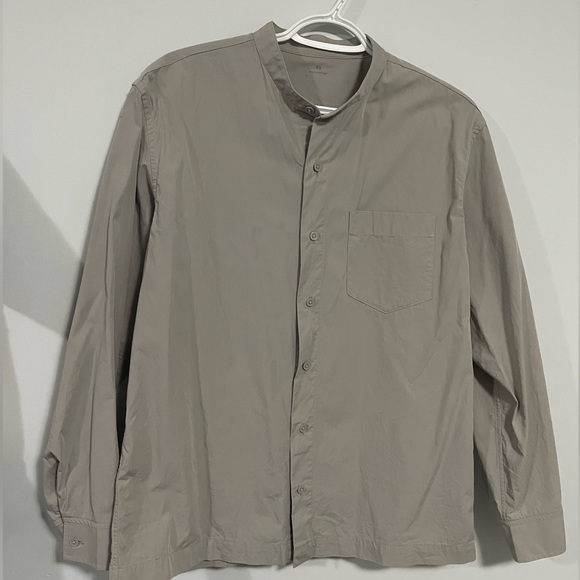 UNIQLO Shirt (XS fits like a MED) - Picture 2 of 2